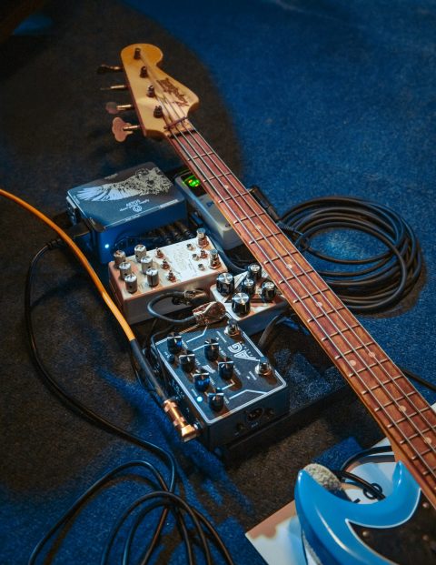 suonare il basso in una band